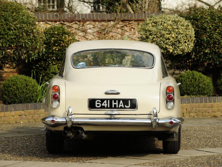  Aston Martin DB4 (Series IV) 1961 года  (UK) (фото 6 из 23)